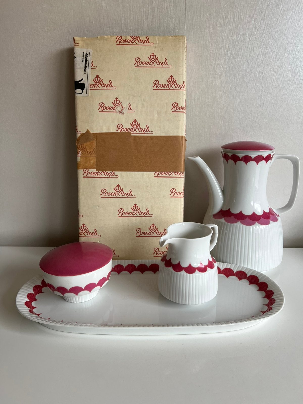 Tapio Wirkkala  ‘Modulation’ Pink Roze Schaal Koffiepot Stel, Ophalen of Verzenden, Zo goed als nieuw, Porselein, Overige typen