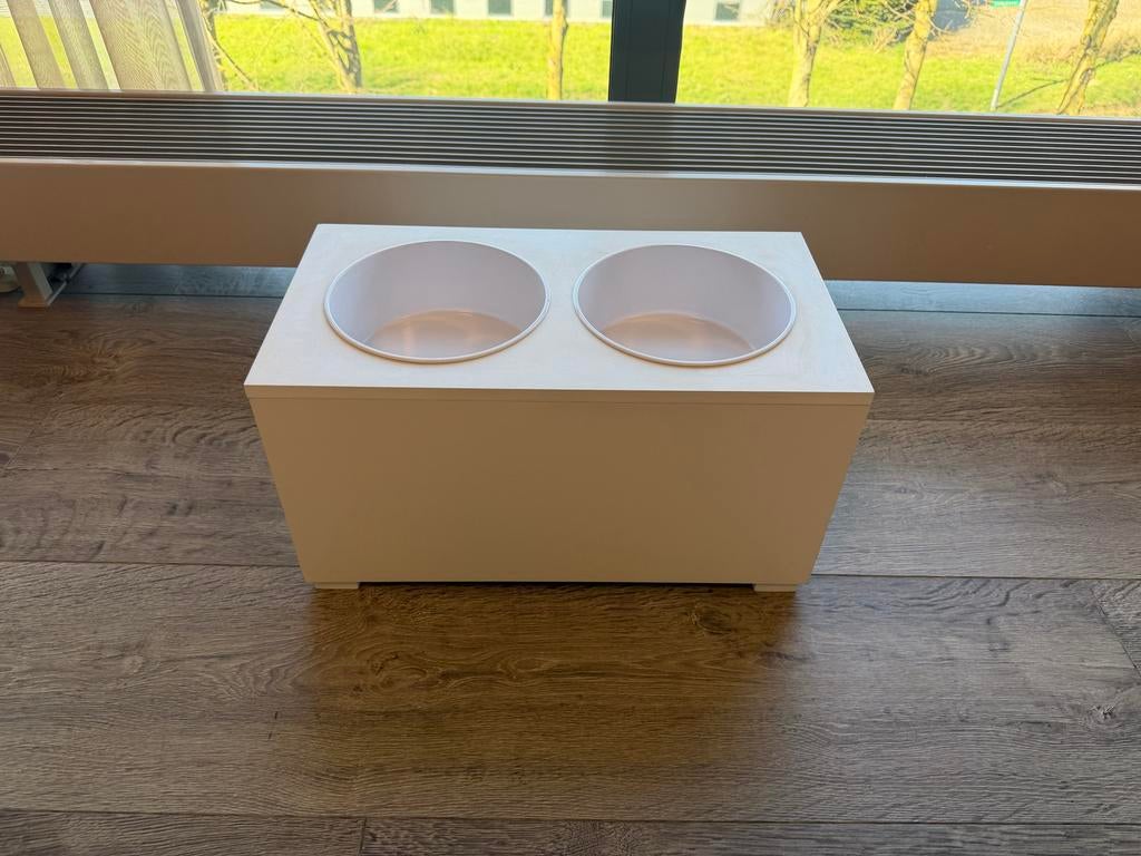 Verhoogde dubbele voerbak hond – wit – nieuw – 47x25 cm, Dieren en Toebehoren, Hondenvoerbakken en Drinkbakken, Nieuw, Ophalen of Verzenden