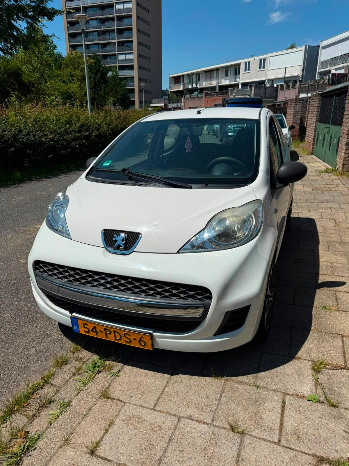 Peugeot 107 1.0 12V 5DR 2010 Wit, Auto's, Voorwielaandrijving, 4 stoelen, Origineel Nederlands, Handgeschakeld