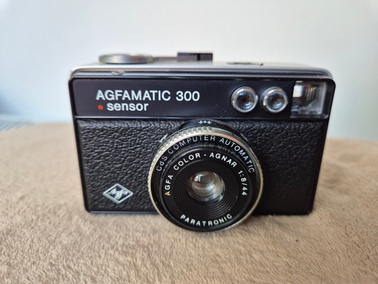 Agfamatic 300 Sensor Compact Camera met hoesje, Ophalen of Verzenden, Gebruikt, Overige Merken