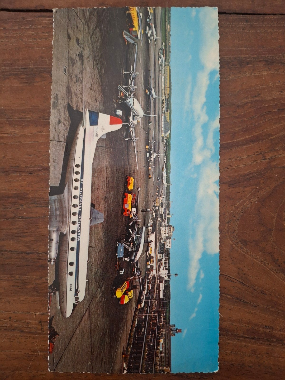 Oude ansichtkaart KLM vliegtuig Schiphol, Ophalen of Verzenden, 1940 tot 1960, Gelopen, Noord-Holland