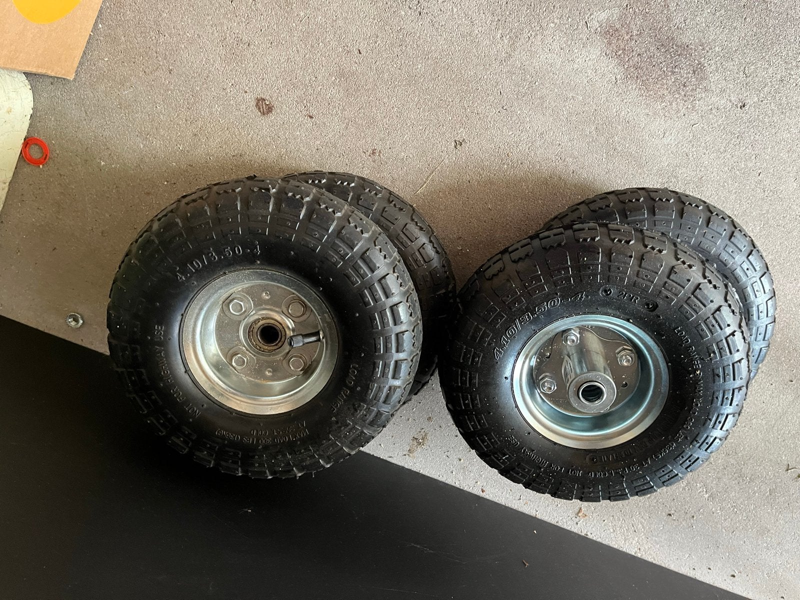 4 Nieuwe Luchtbandjes 4.10/3.50-4 voor Steekwagen/Kruiwagen, Ophalen