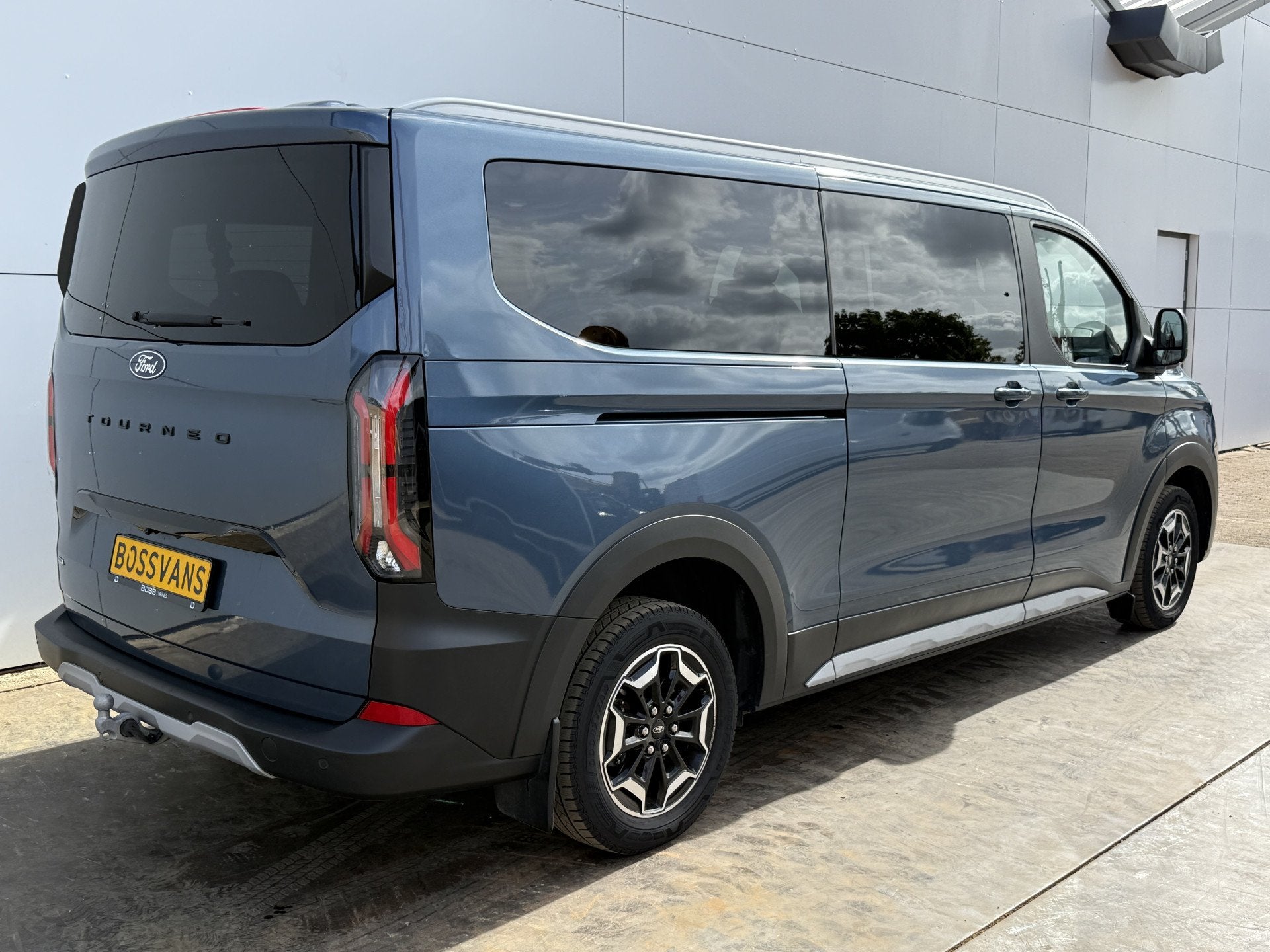 Ford Tourneo Custom 233PK PHEV Prijs Incl. BPM Excl. BTW Aut, Auto's, 232 pk, Gebruikt, 4 cilinders, 1850 kg