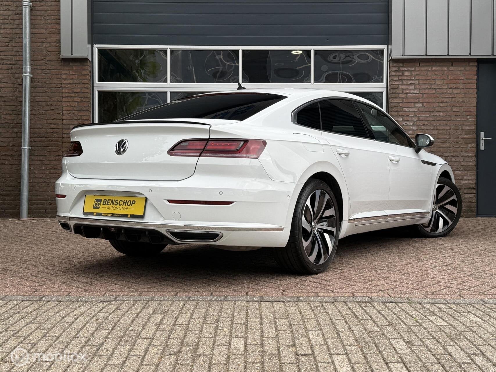 Volkswagen Arteon 2.0 TSI R-Line Alcantara Carplay Navi Came, Auto's, Arteon, Zwart, 1984 cc, Wit