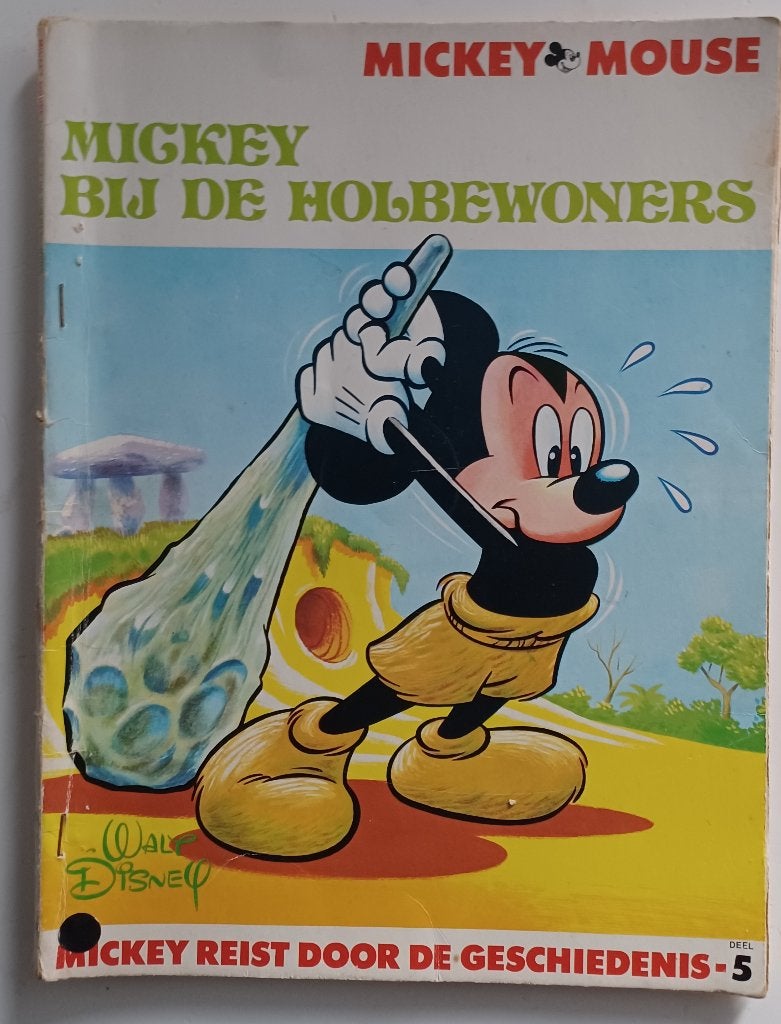 mickey bij de holbewoners stripboek, Boeken, Gelezen, Ophalen of Verzenden, Walt Disney, Eén stripboek