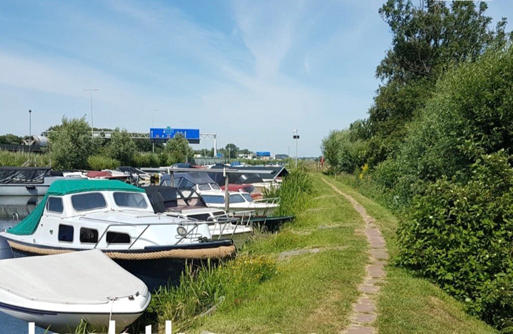 Ligplaats  boot GEZOCHT, Ophalen of Verzenden