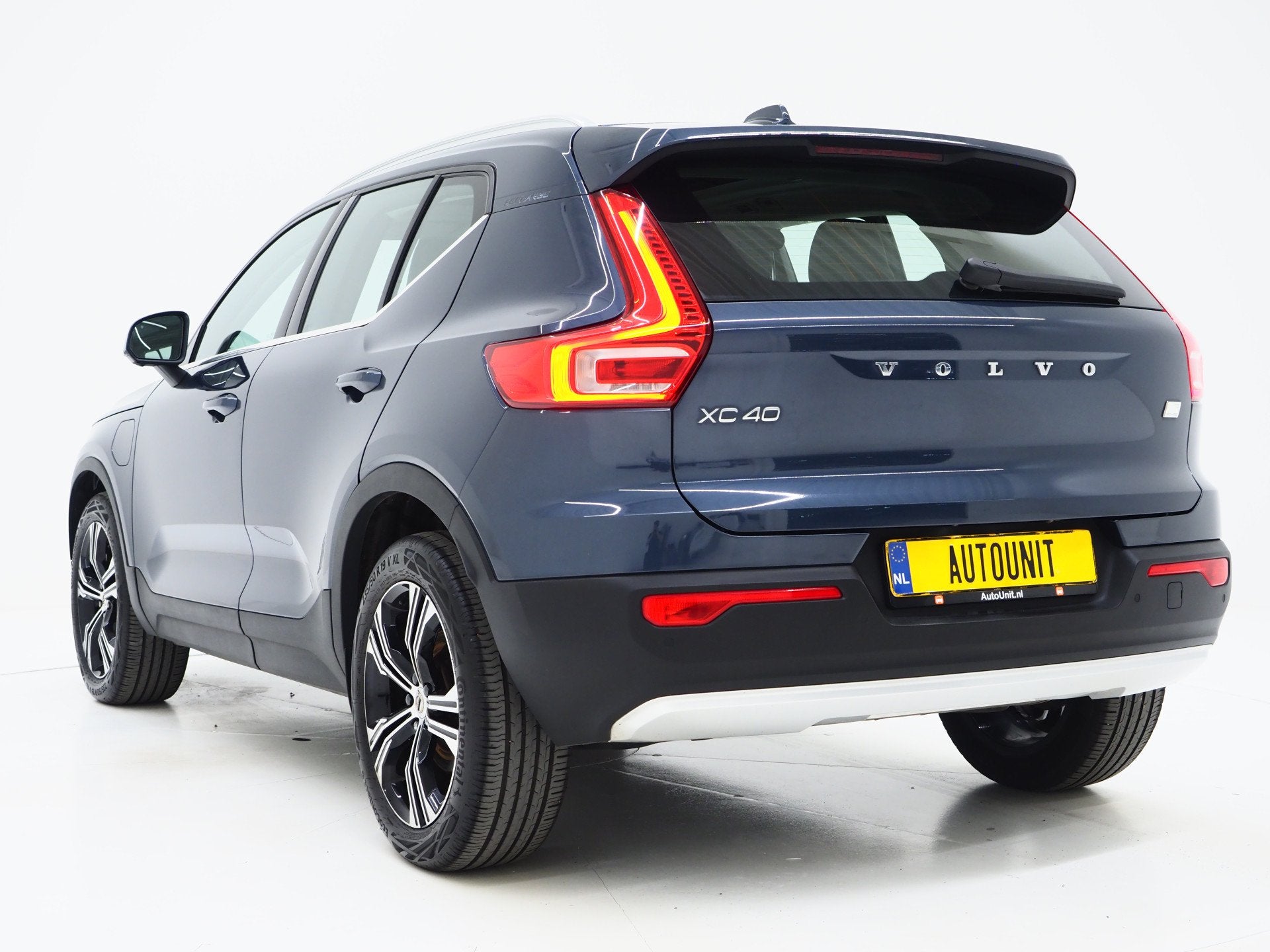 Volvo XC40 1.5 T5 Recharge Inscription | Panoramadak | Leder, Dealer onderhouden, Automatische klimaatregeling, Blauw, Bedrijf