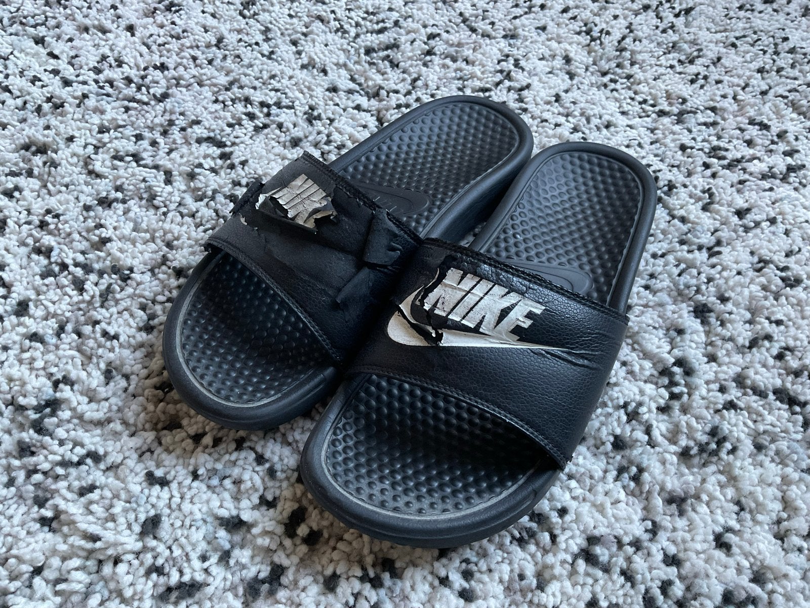 Nike Slides - Comfortabele slippers tot maat 43, Kleding | Heren, Ophalen of Verzenden, Gedragen, Zwart