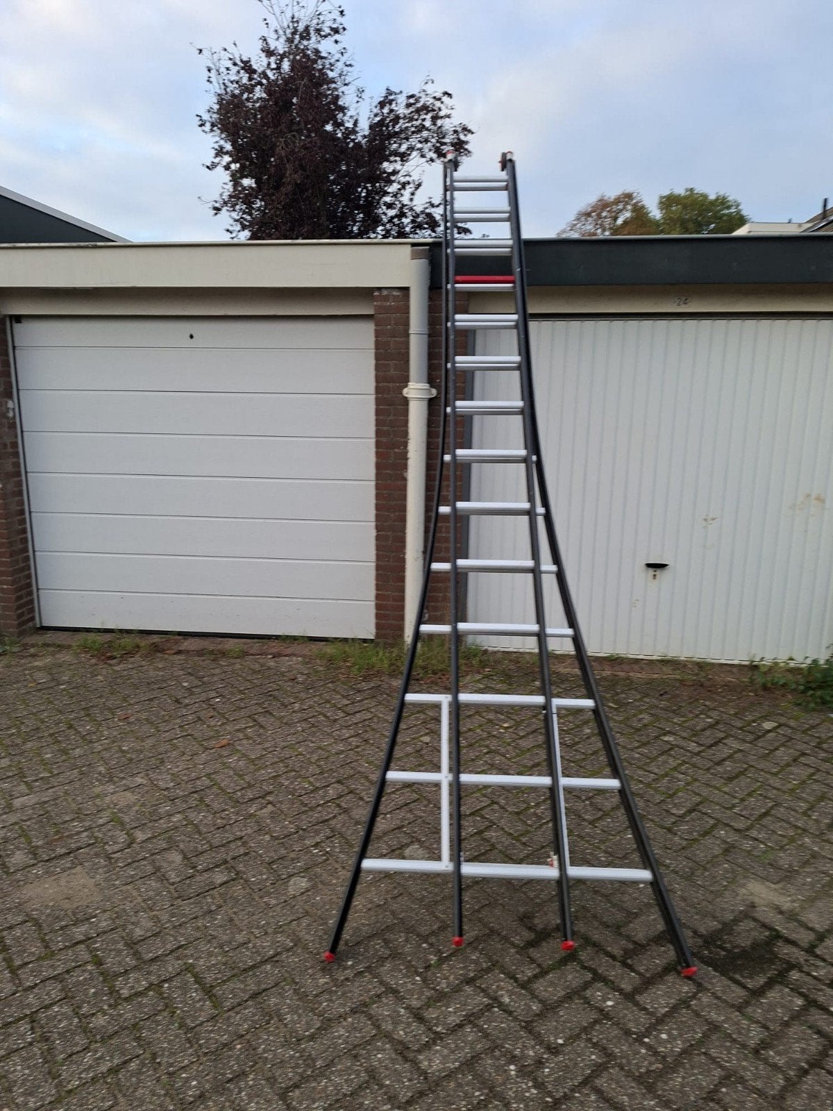 Altrex 2x14 treden ladder - Zo goed als nieuw, Ophalen of Verzenden, Zo goed als nieuw, Ladder, Opvouwbaar of Inschuifbaar