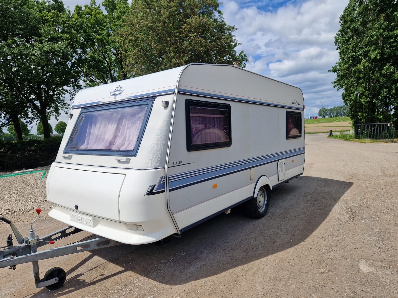 Hobby Classic 450 (1994) 4 persoons caravan met voortent, Vast bed, Rondzit, Hobby, 750 - 1000 kg