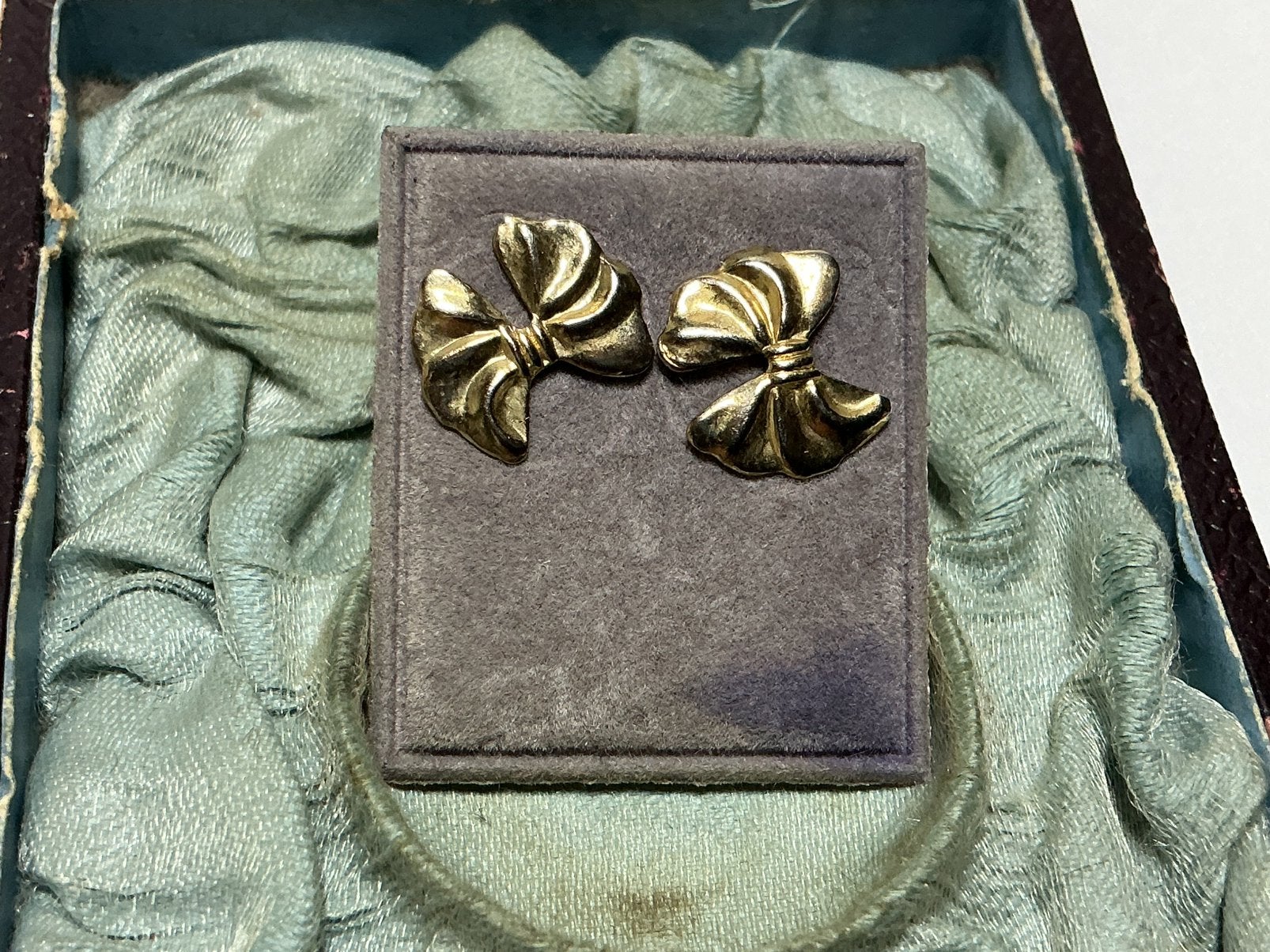 VINTAGE GEMERKTE STRIK OORKNOPPEN, Ophalen of Verzenden, Oorbellen