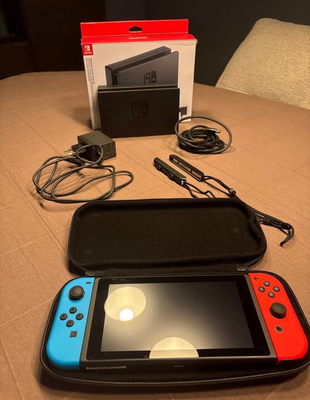 Nintendo Switch 1 met dock set, Ophalen of Verzenden, Zo goed als nieuw, Met 2 controllers, Switch Original