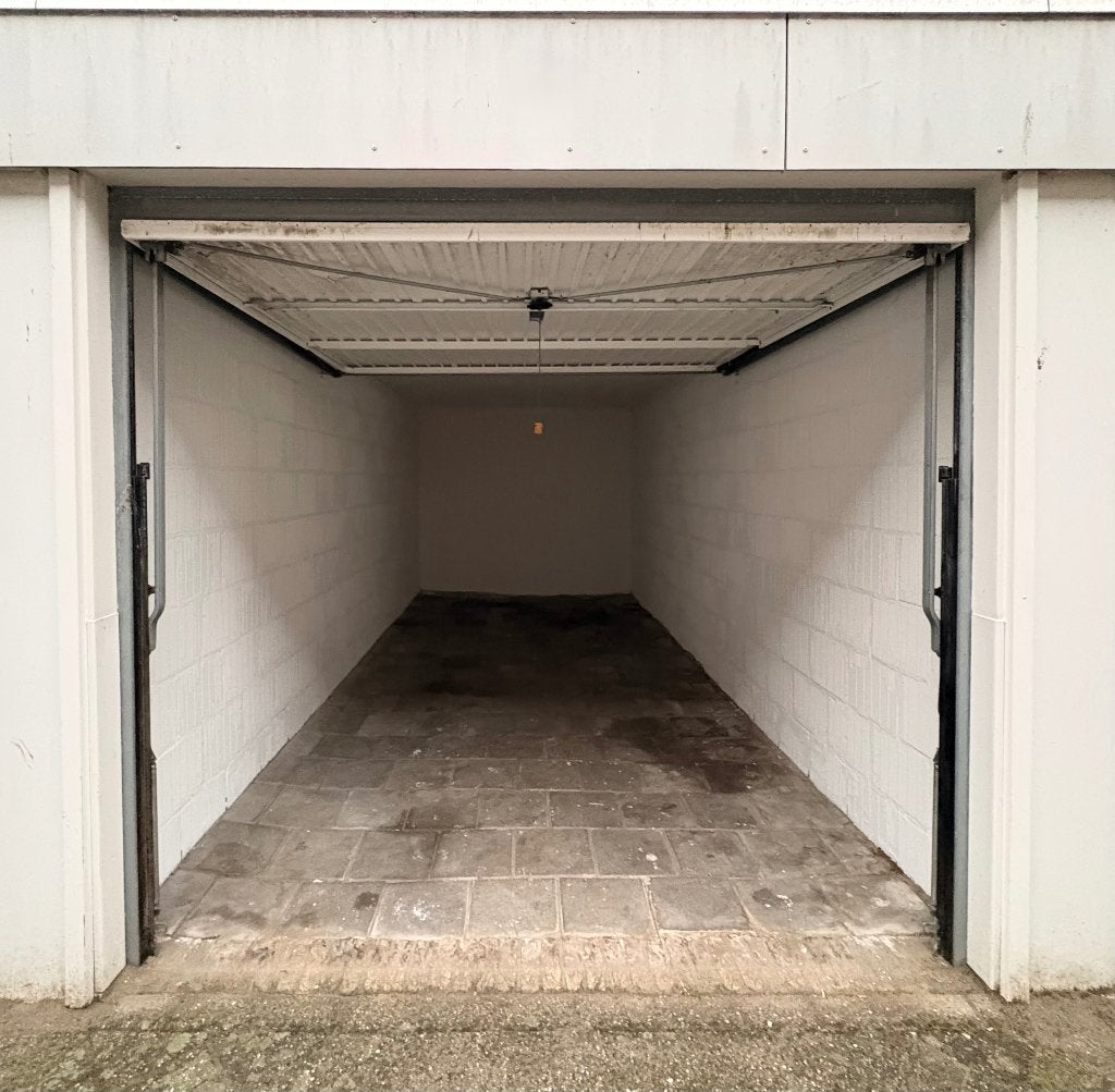 Garagebox Van Kinschotstraat Noord in Delft, Auto diversen