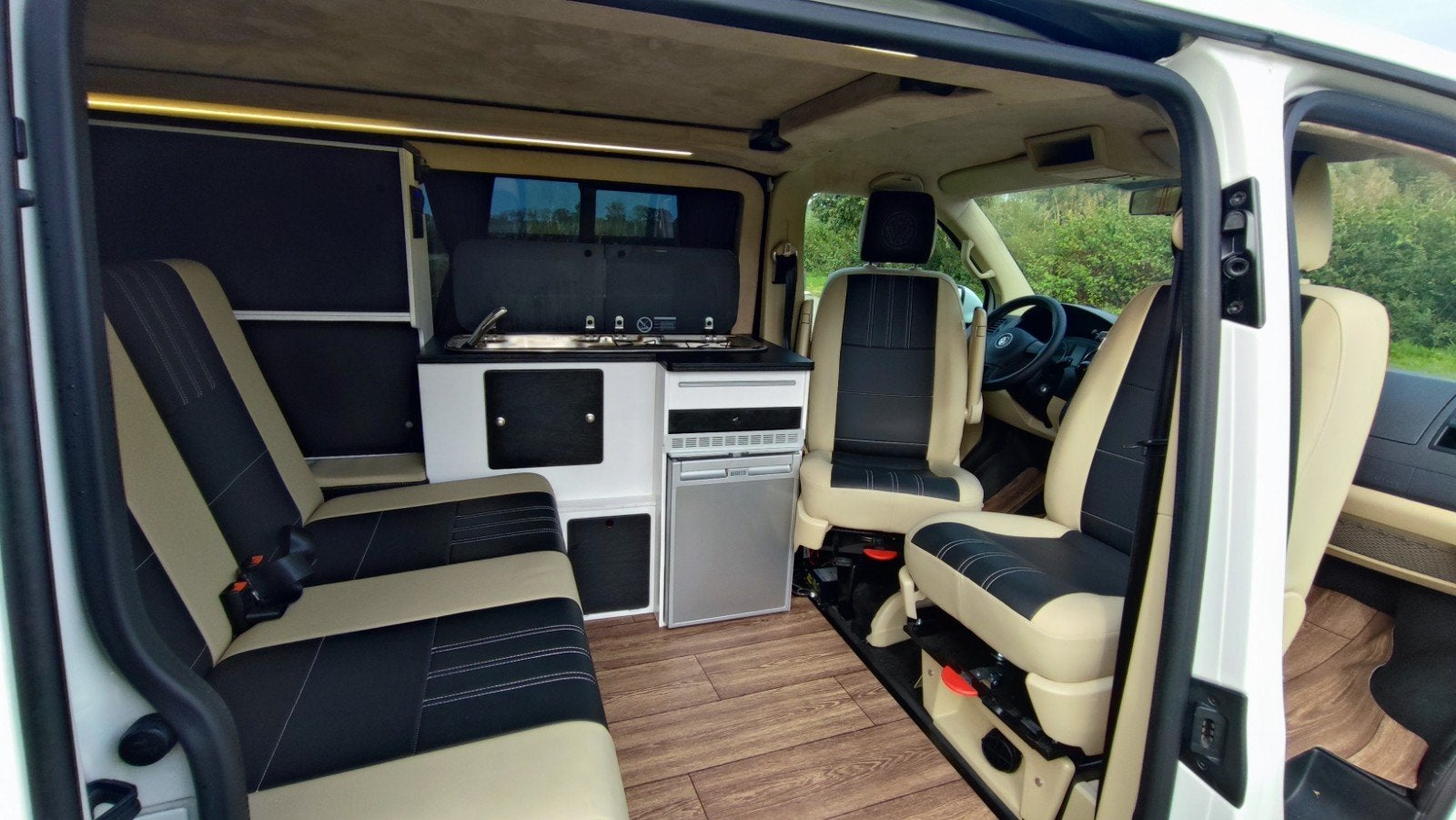 VW Transporter Camper Bj 2014 2.0 TDI 140pk Standkach, Zonne, Buscamper of Camperbus, Koelkast, Volkswagen, Particulier