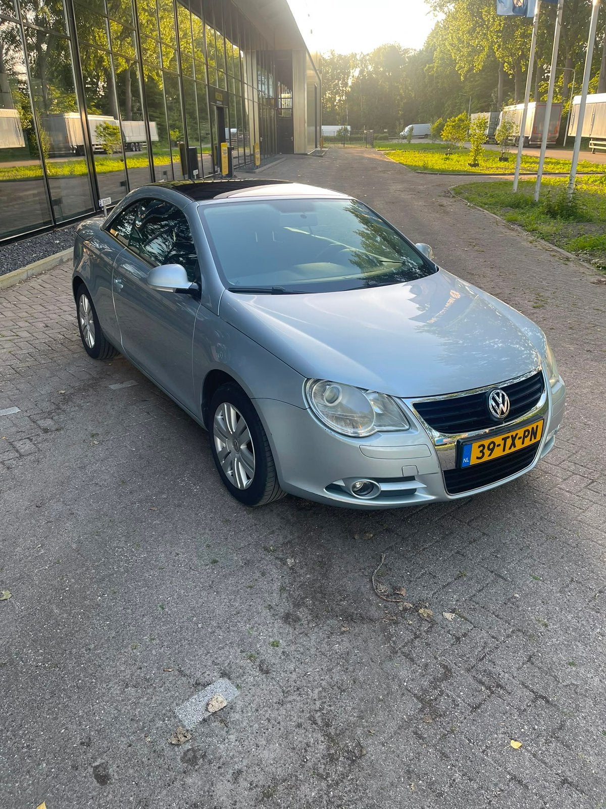Volkswagen Eos 1.6 16V FSI 2007 Grijs, Auto's, Volkswagen, Stof, Zwart, 4 cilinders, Cabriolet