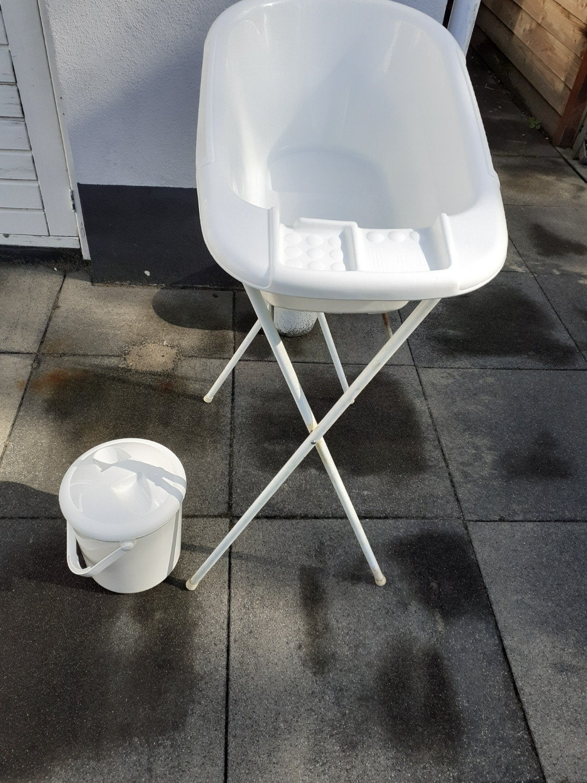 Bébé-jou babybadje met standaard en aankleedkussen, Ophalen, Gebruikt, Badje, Bébé-jou