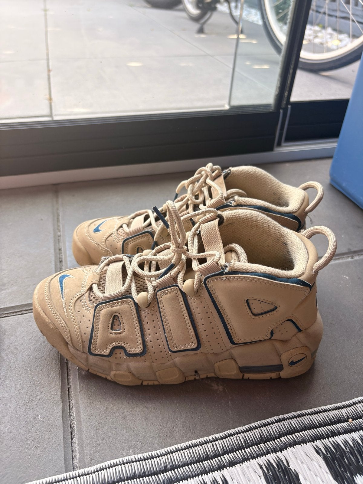 Nike Air More Uptempo sneakers maat 36,5, Ophalen of Verzenden, Gedragen, Beige, Sneakers of Gympen