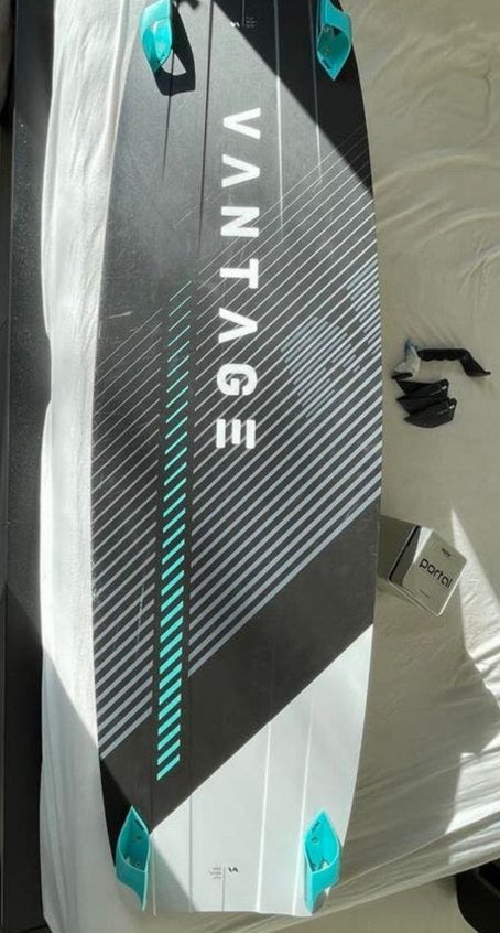Vantage inerta gen 3 maat 136, Watersport en Boten, Kitesurfen, Twintip, Kiteboard, Ophalen of Verzenden, Zo goed als nieuw