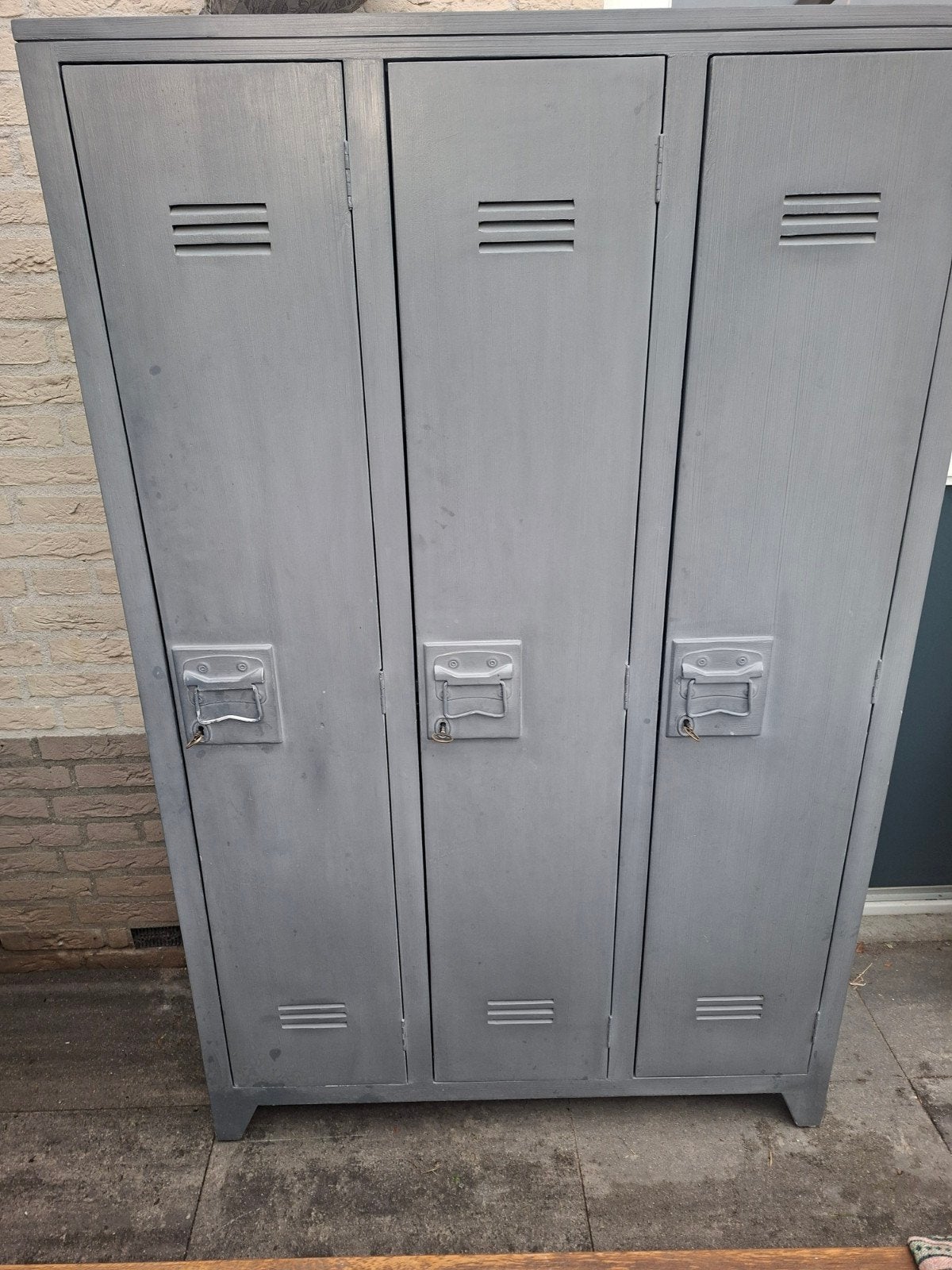 Grijze houten  locker met 3 deuren, Ophalen, Gebruikt