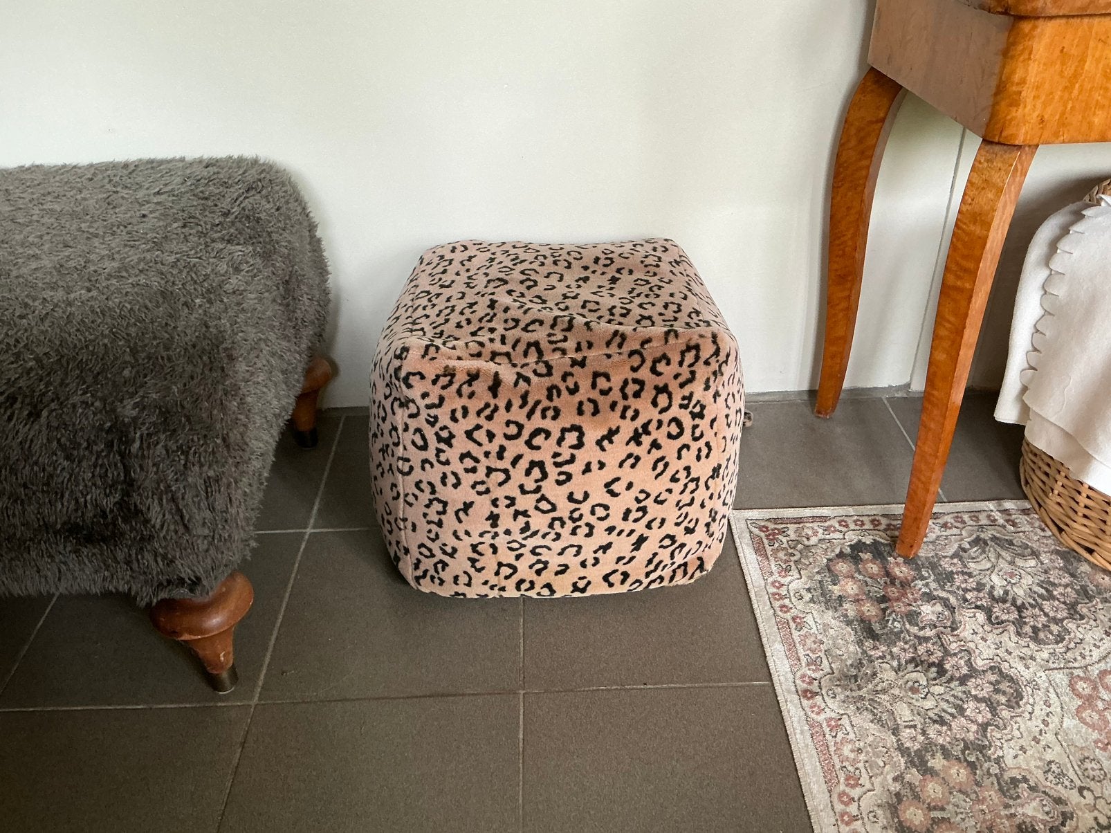 Poefje panterprint 🐆 Zachte stof,afneembaar dus wasbaar., Huis en Inrichting, Banken | Voetenbanken en Poefen, Vierkant, Minder dan 50 cm