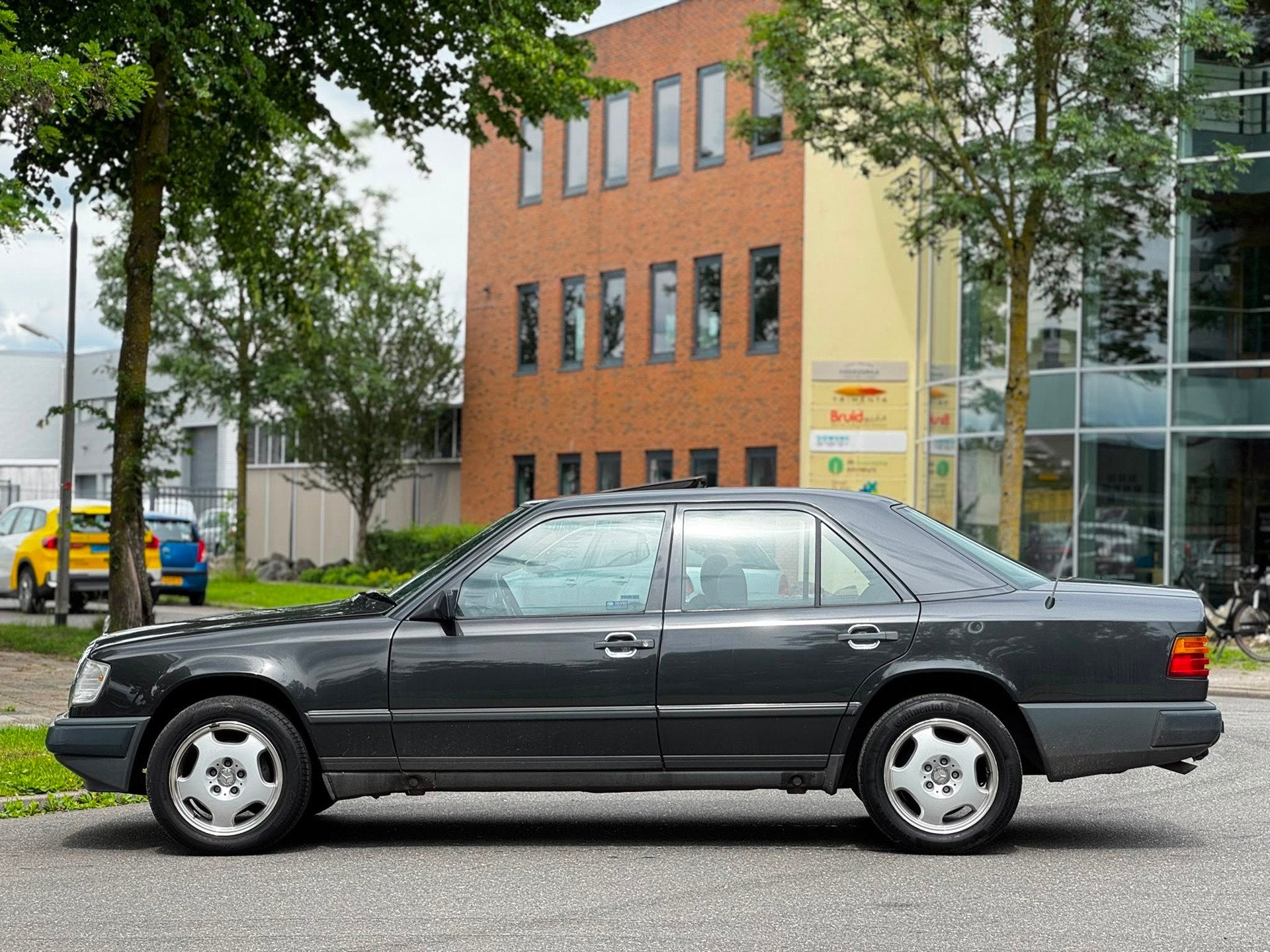 Mercedes-Benz 200-500 (W124) 260 E 6CILINDER, Auto's, Automaat, Achterwielaandrijving, Gebruikt, 2599 cc