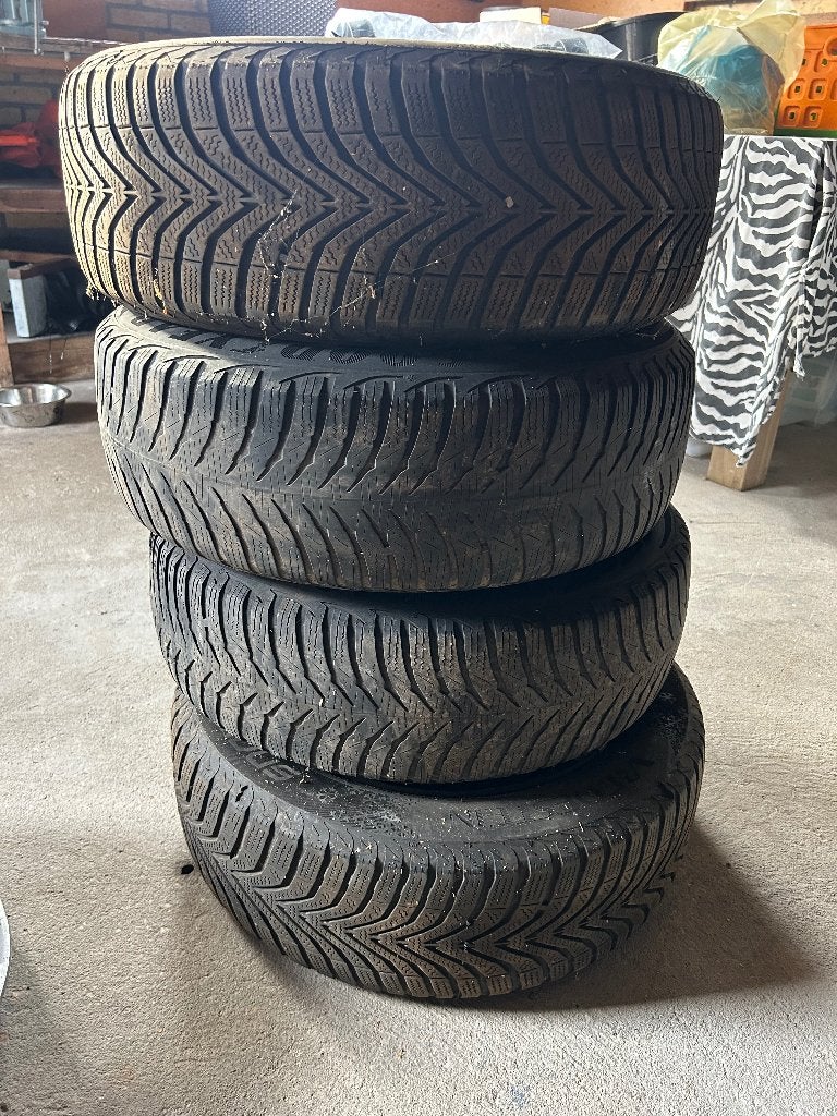 Vredestein winterbanden 185/60 R15 + 4 losse velgen, Ophalen, Gebruikt, Volkswagen