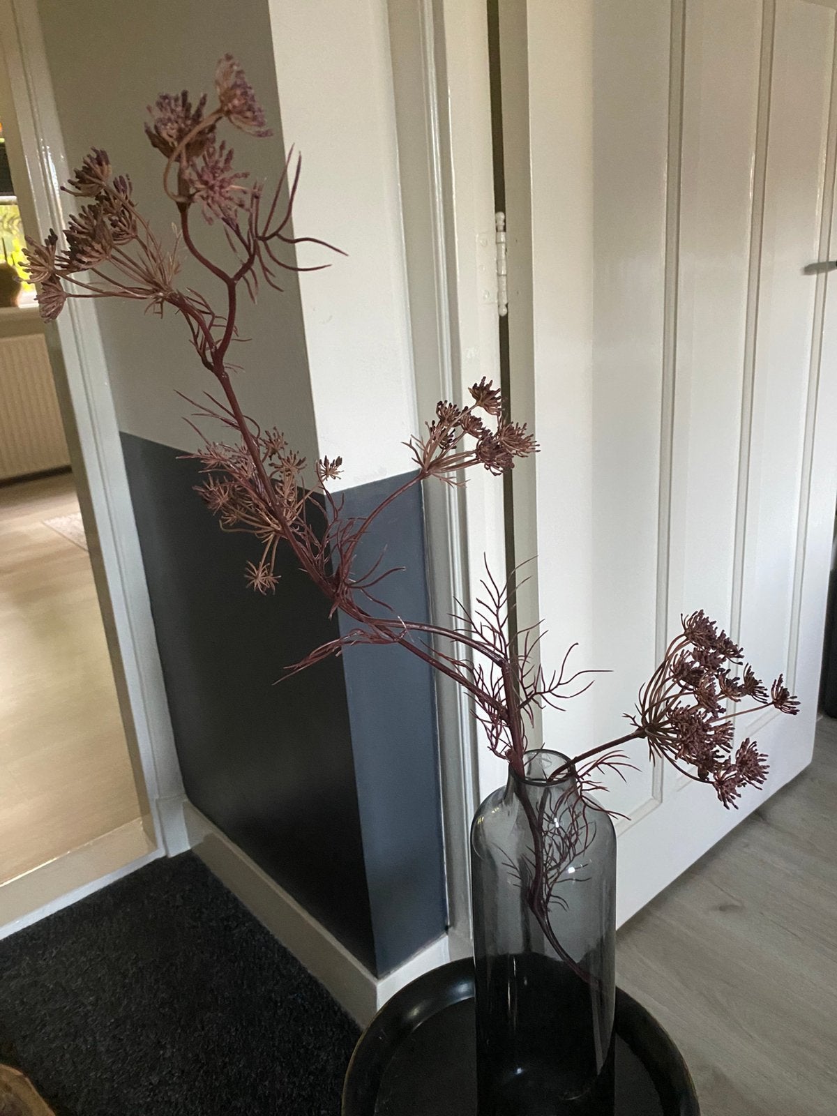Hoge glazen vaas, Ophalen of Verzenden, Zo goed als nieuw, Zwart, Glas