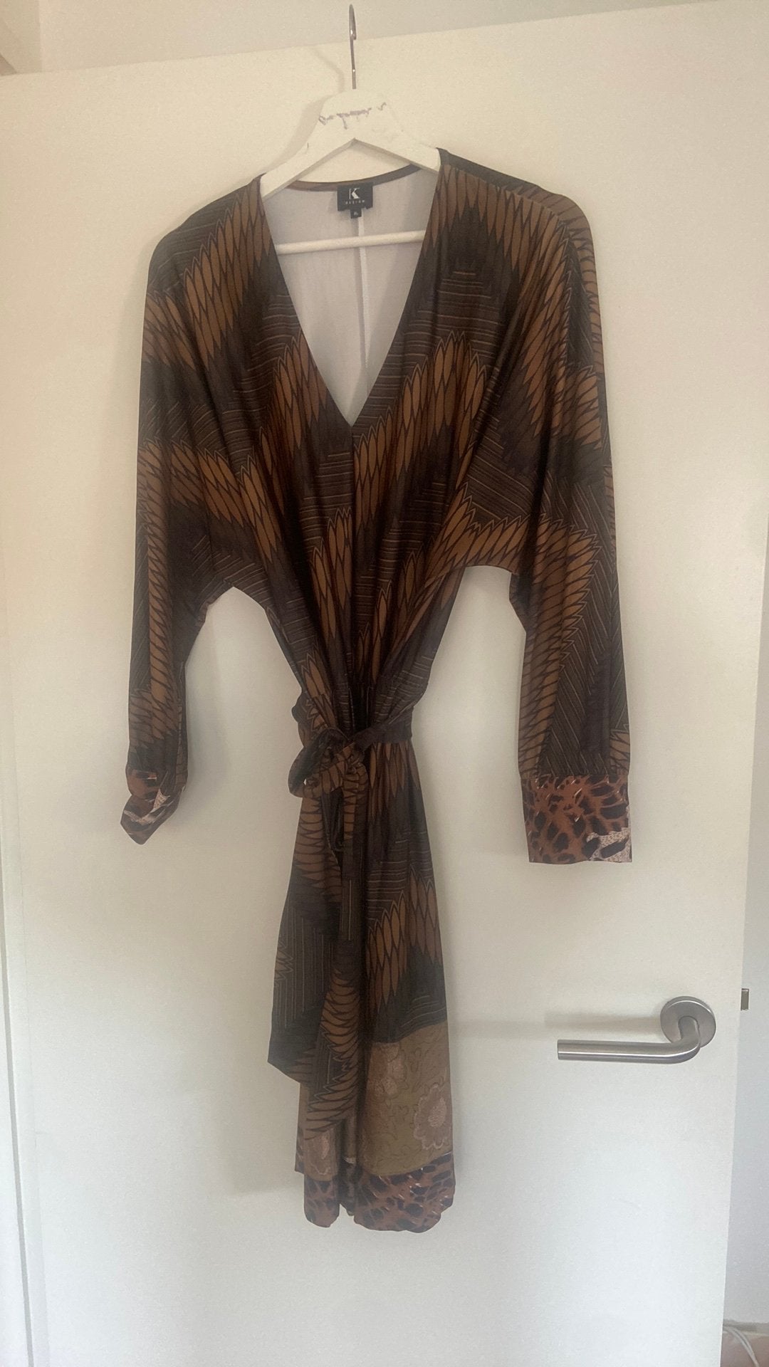 K DESIGN JURK, Ophalen of Verzenden, Zo goed als nieuw, Maat 46/48 (XL) of groter, Onder de knie