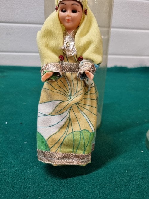 -	Pop vintage souvenir met kledendracht, Verzamelen, Ophalen of Verzenden, 'T Olde Gre-j, Info@toldegrej.nl, Endepoelstraat 20f Didam