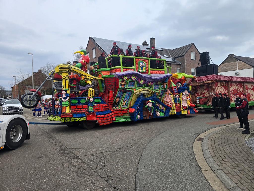 Carnavalswagen TE KOOP, Eén persoon