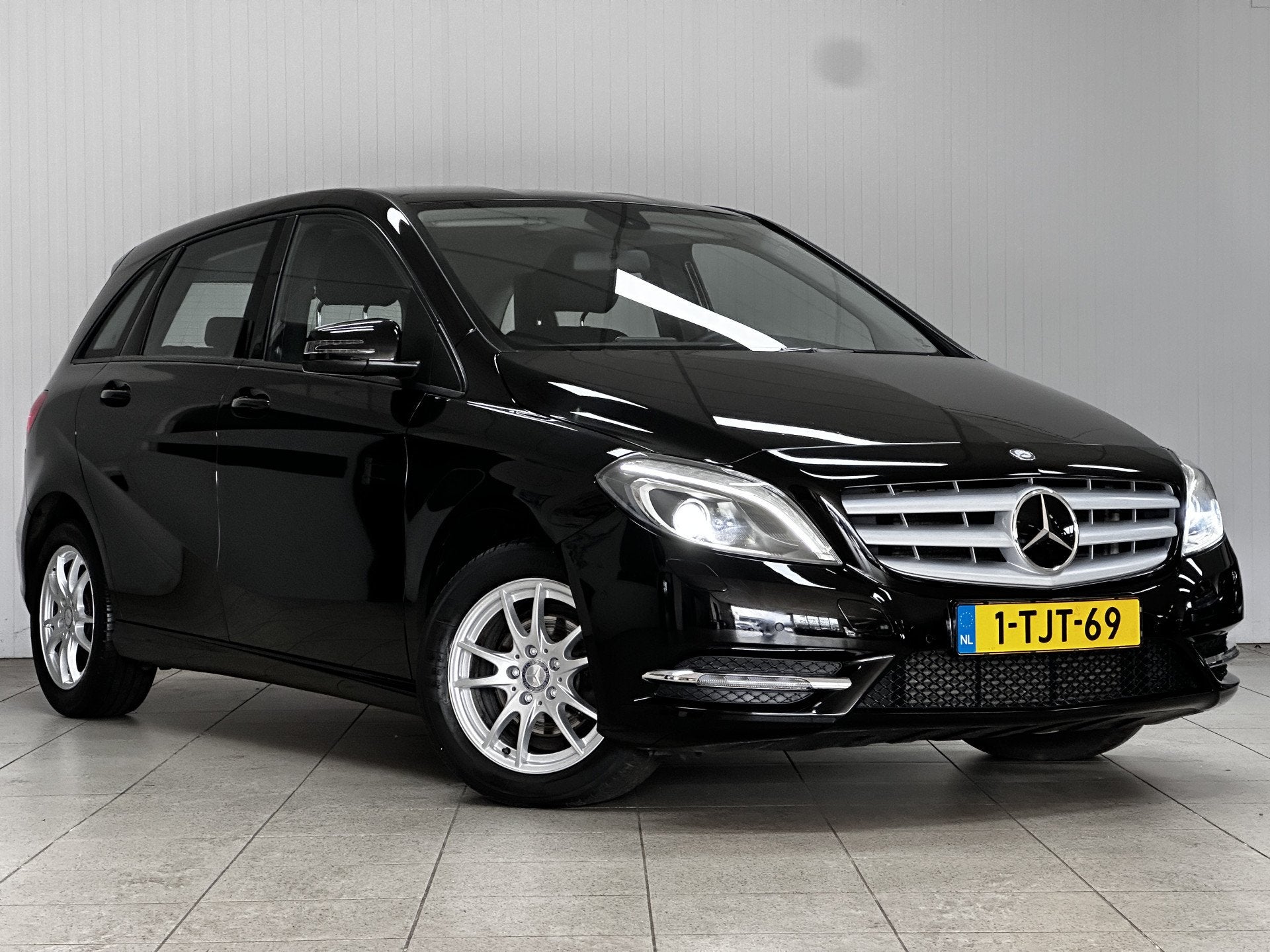Mercedes-Benz B-Klasse 180 Ambition/ Bi-Xenon/ Stoelverw/ PD, Auto's, Mercedes-Benz, Voorwielaandrijving, Stof, Gebruikt, 4 cilinders