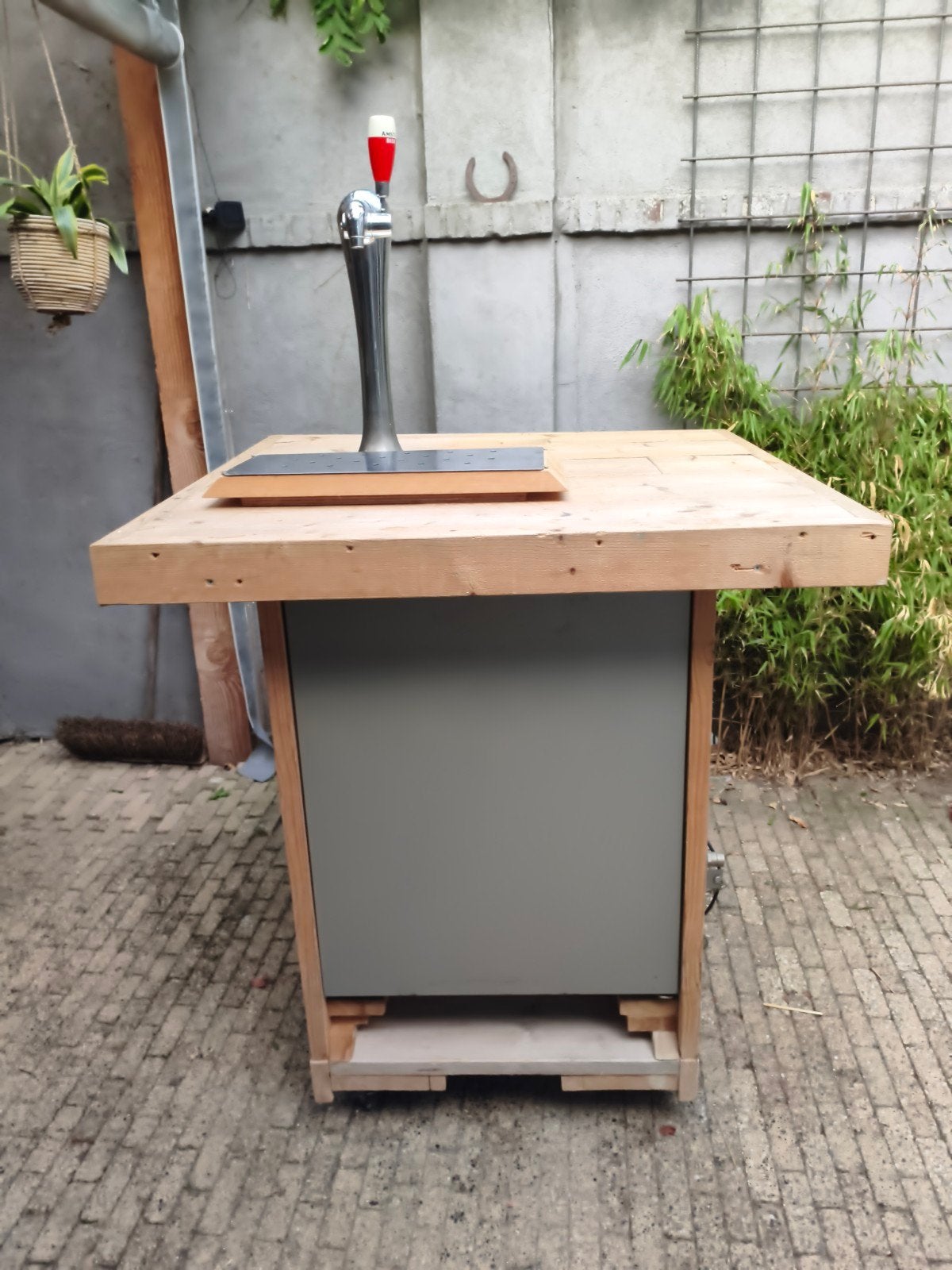 Biertap met zelfgemaakte bartafel en CO2-fles, Ophalen, Gebruikt