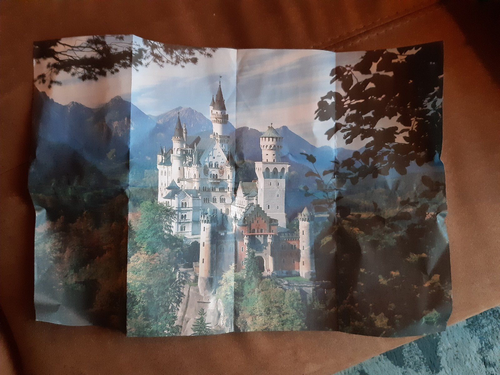 Een mooie puzzel van Slot Neuschwanstein in Duitsland., Ophalen of Verzenden, 500 t/m 1500 stukjes, Zo goed als nieuw, Legpuzzel