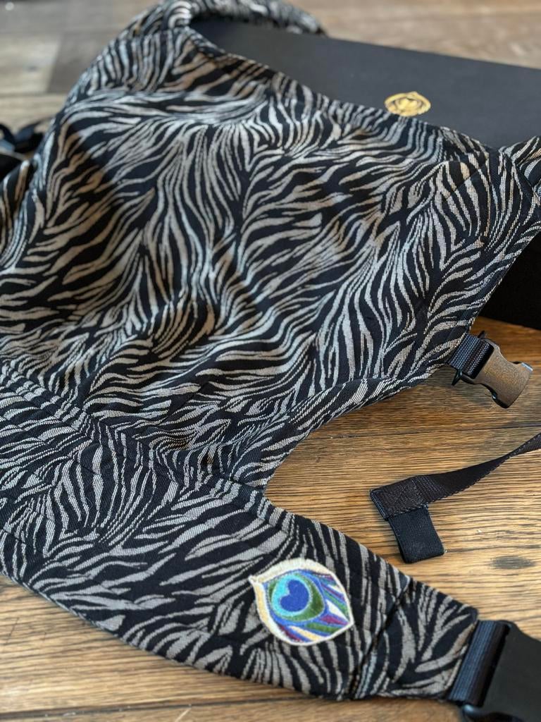 Artipoppe draagzak Zebra ZGAN, Overige merken, Buik of Rug, Ophalen of Verzenden, Zo goed als nieuw