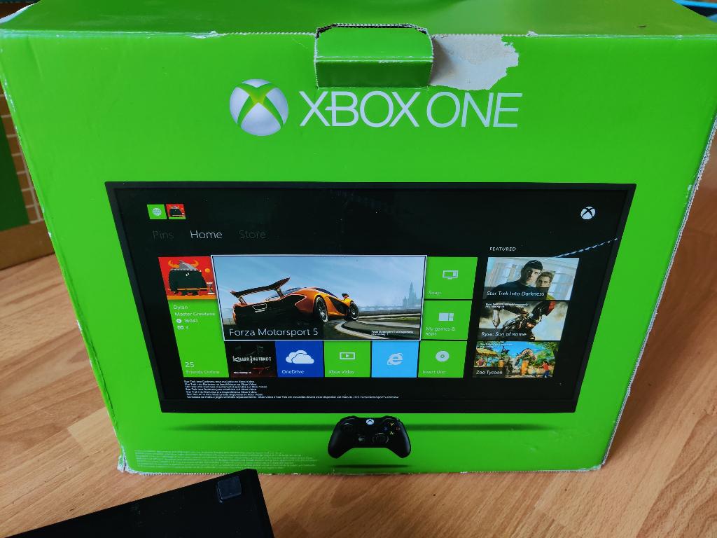 XBOX One in doos geen kabels 29-4, Spelcomputers en Games, Spelcomputers | Xbox One, Xbox One, Ophalen of Verzenden, Zonder controller