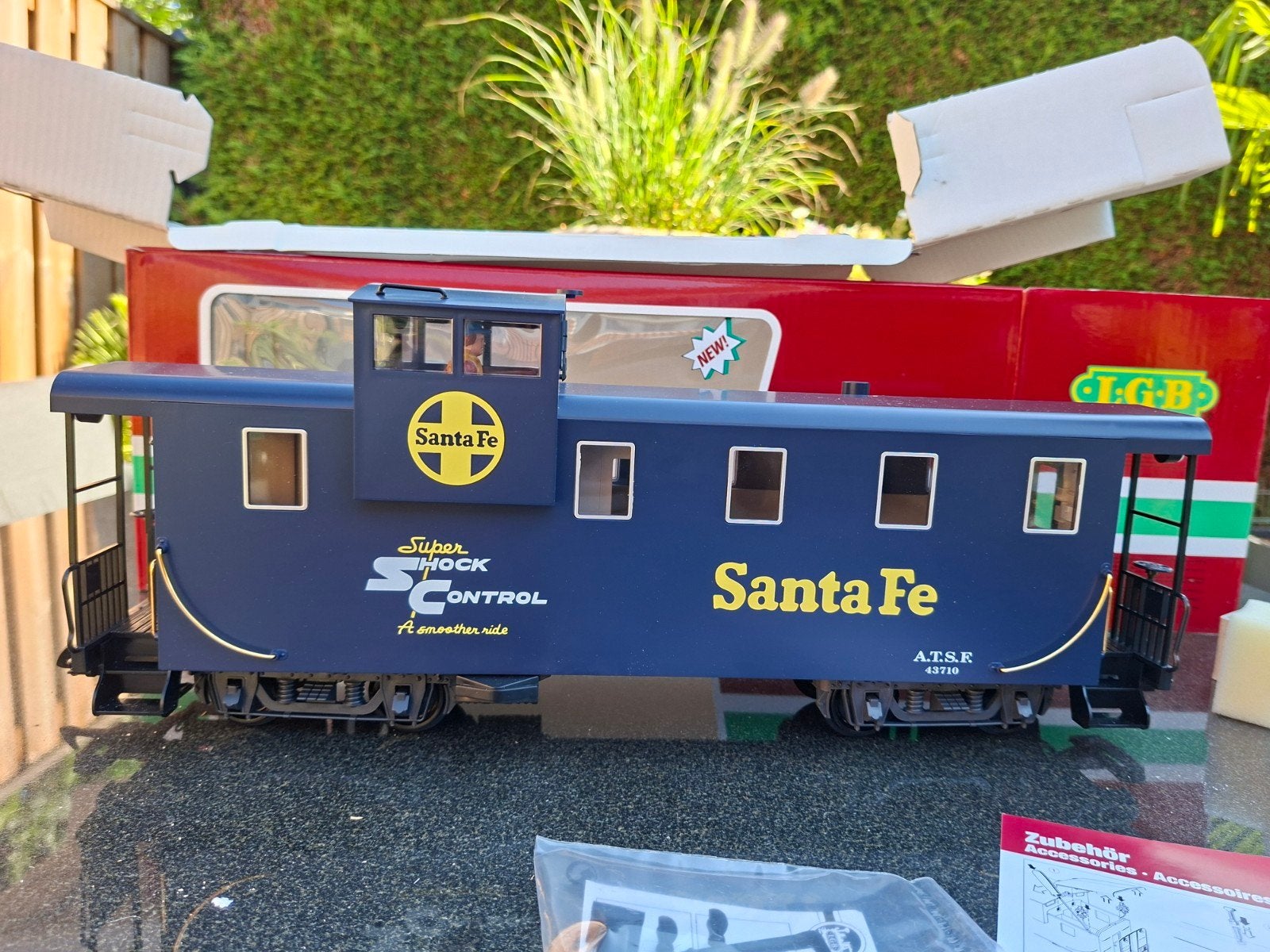 helemaal nieuwe caboose SantaFe wagon 43710 in ovp, Hobby en Vrije tijd, Modeltreinen | Overige schalen, Ophalen of Verzenden
