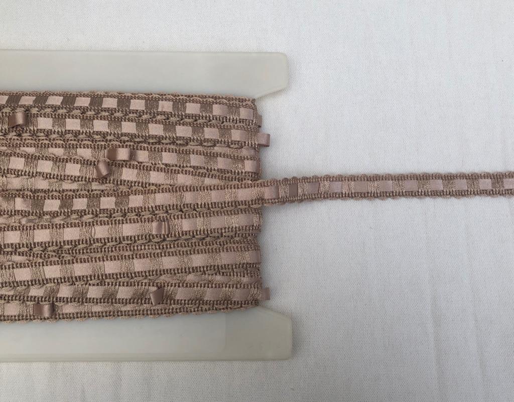 23 Meter Antieke kant met lint doorregen - sierband, Antiek en Kunst, Ophalen of Verzenden