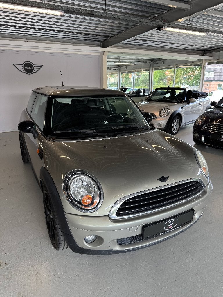 Mini 1.4 16V ONE 2007 Champagne ( 3 MAANDEN GARANTIE ), Auto's, Voorwielaandrijving, Stof, Zwart, 4 stoelen