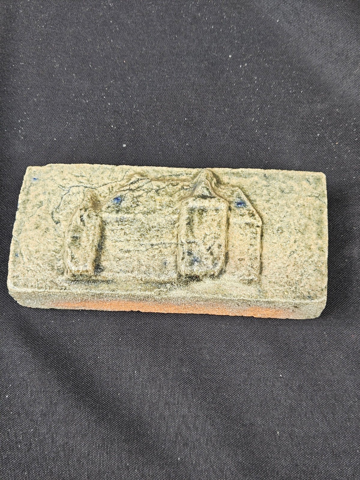 Vintage Keramische Tegel met Reliëf Dorpsgezicht, Ophalen of Verzenden