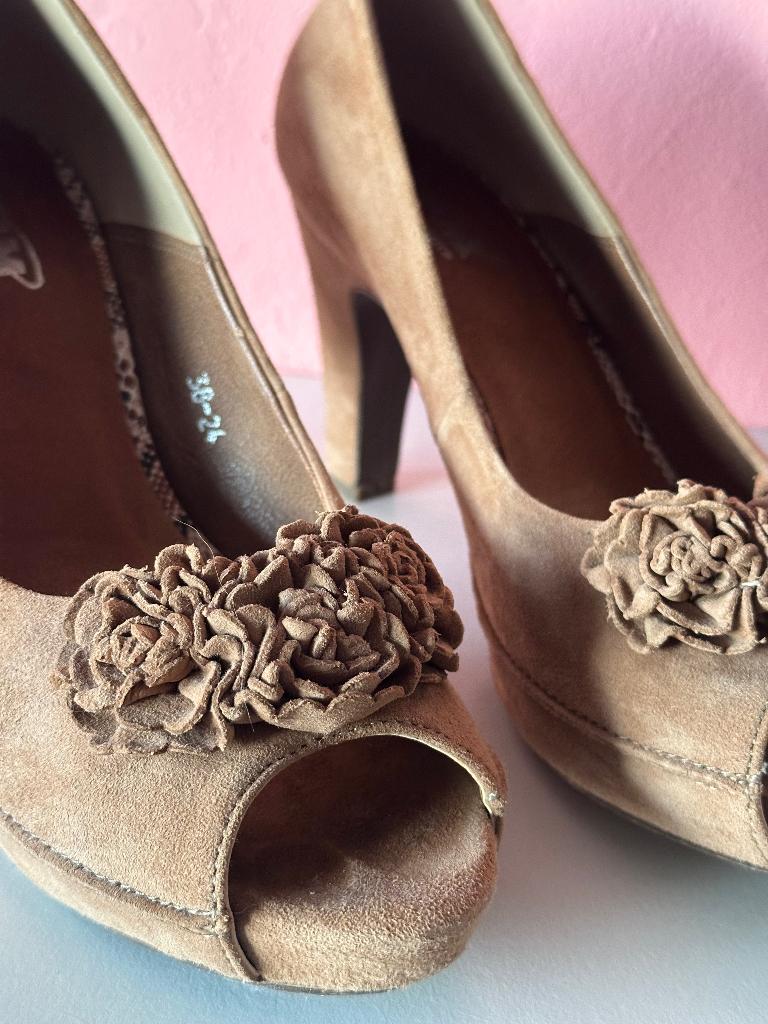 Pump. SPM 38, Kleding | Dames, Schoenen, Pumps, Overige kleuren, SPM, Ophalen of Verzenden
