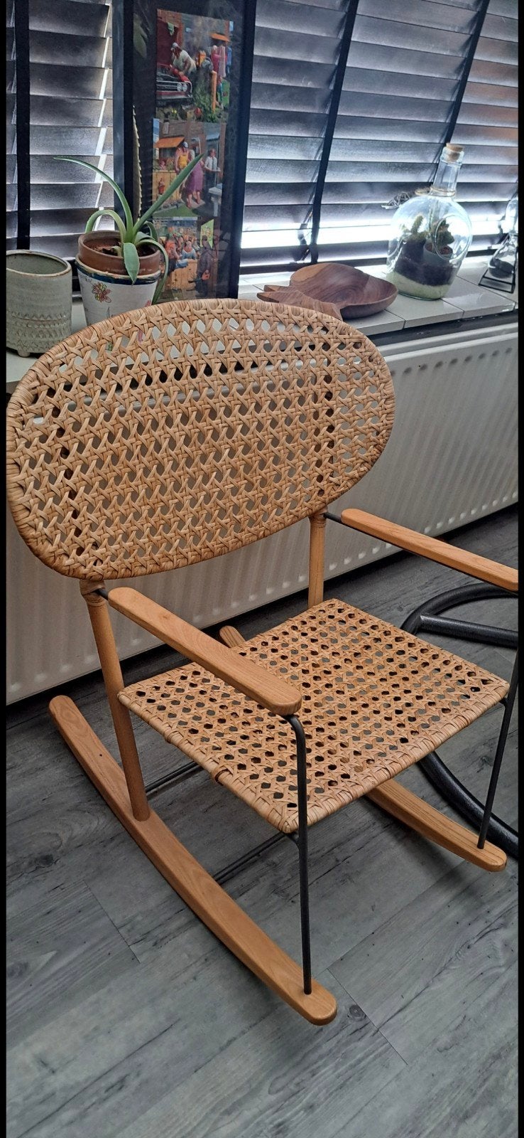 Rotan schommelstoel met houten frame, Huis en Inrichting, Ophalen, Bruin, Bohemian, Scandinavisch, Hout