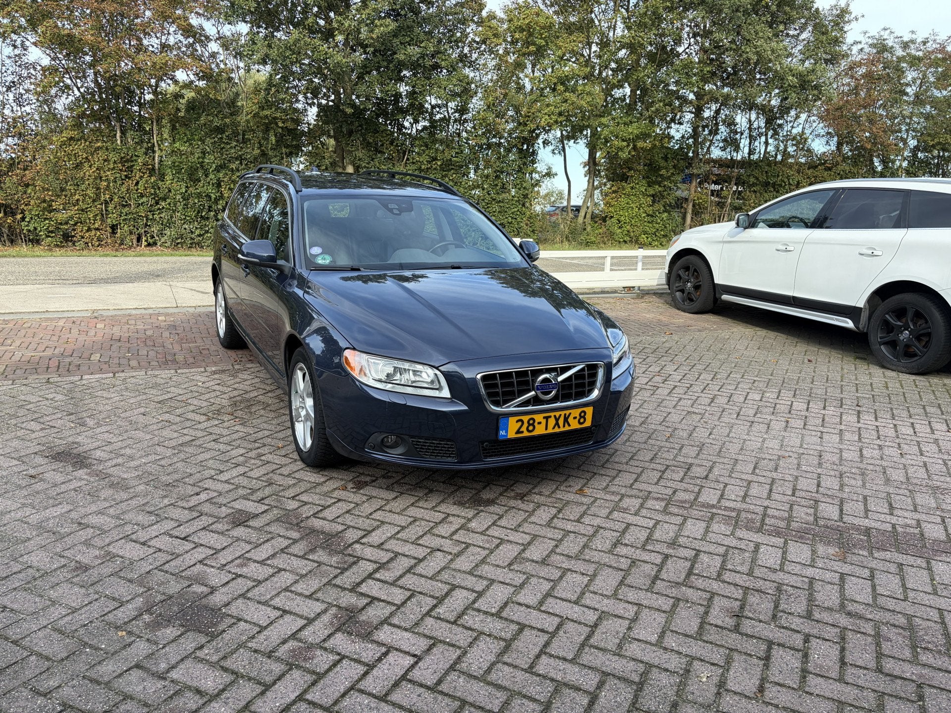 Volvo V70 1.6 T4 Limited Edition AUTOMAAT TREKHAAK STOELVERW, Gebruikt, Zwart, 4 cilinders, 1600 kg