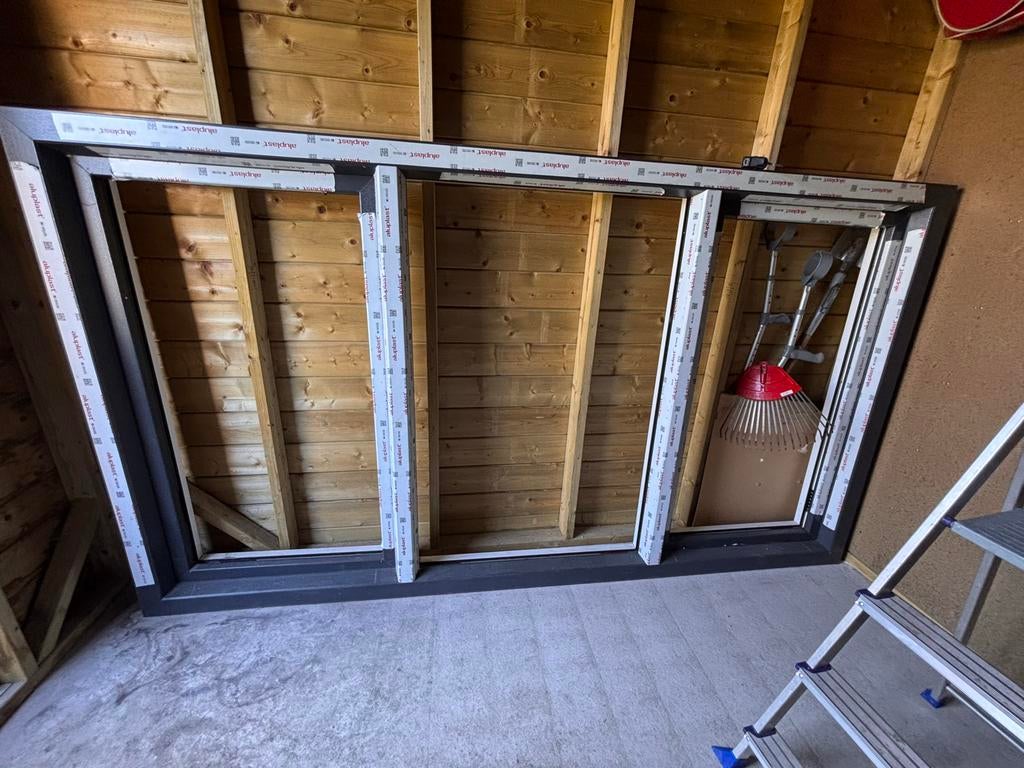 Nieuw houten kozijn antraciet 270 x 150 cm – ongebruikt –, Doe-het-zelf en Verbouw, Kozijnen en Schuifpuien, Ophalen, Nieuw, 150 tot 225 cm
