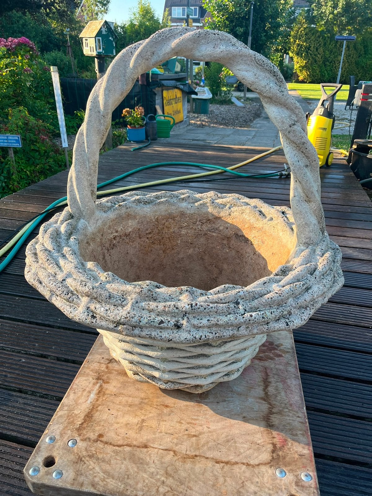 Decoratieve bloempot/plantenbak in mand-design, Ophalen, Gebruikt, Balkon, Rond