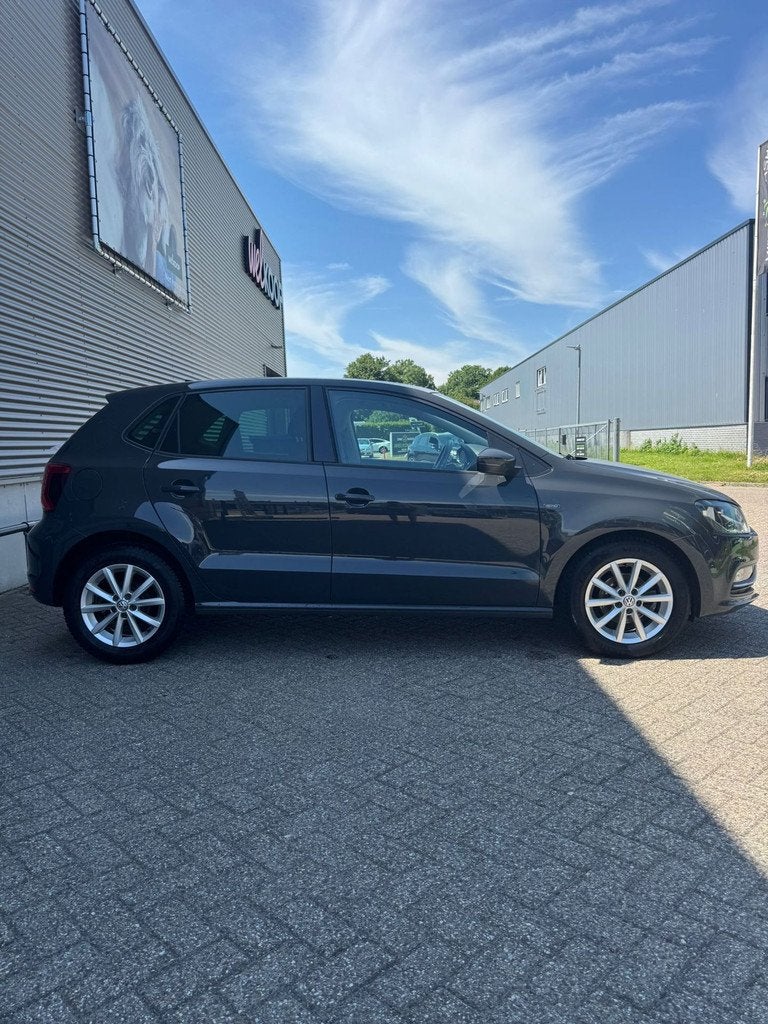 Volkswagen Polo / Apk / Airco / Cruise / Navi / Stoelverwarm, Auto's, Volkswagen, Euro 6, 4 cilinders, Zwart, Bedrijf