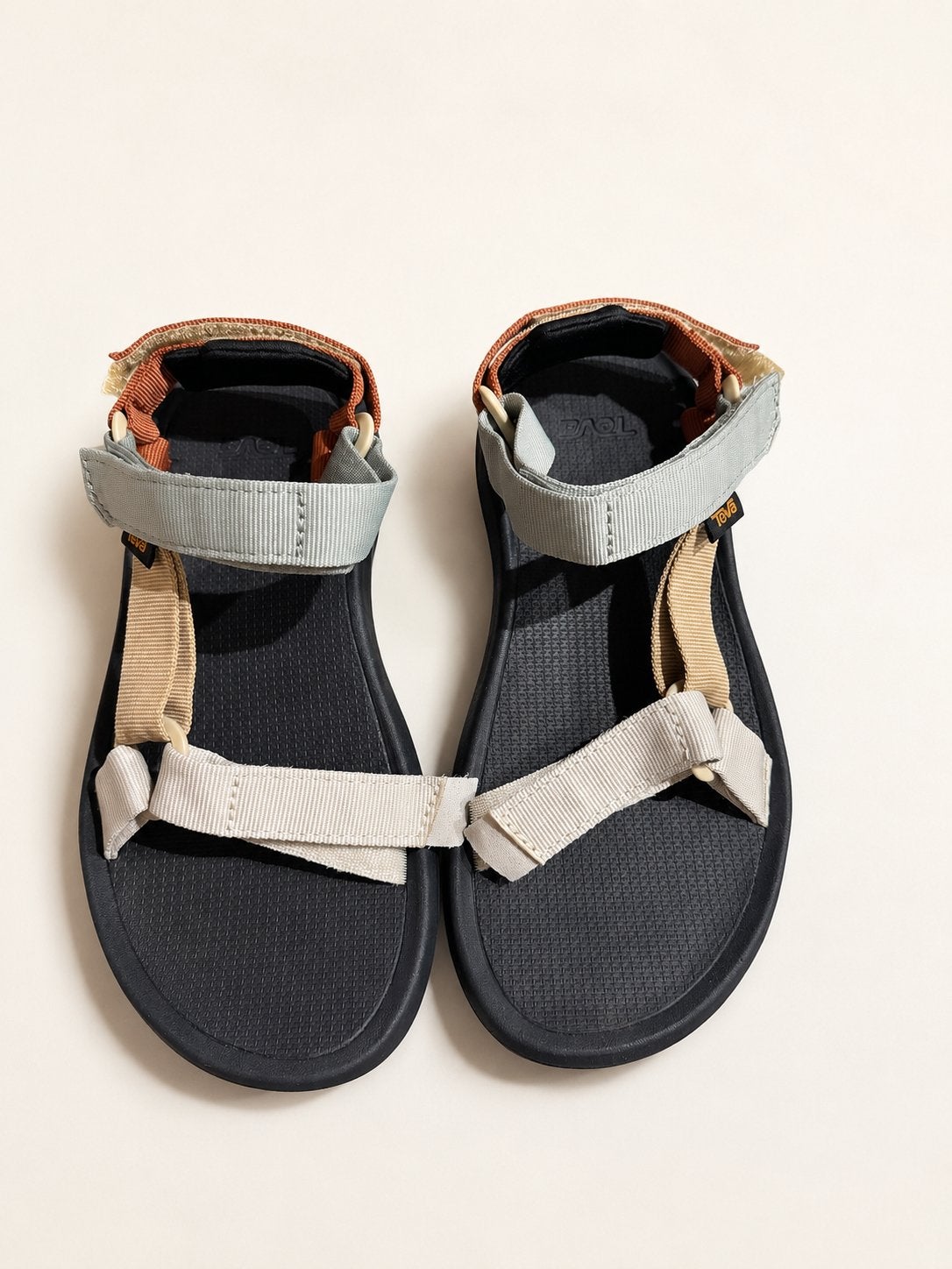 Nieuwe Teva Original Universal sandalen maat 38 in doos, Beige, Nieuw, Sandalen of Muiltjes, Ophalen of Verzenden