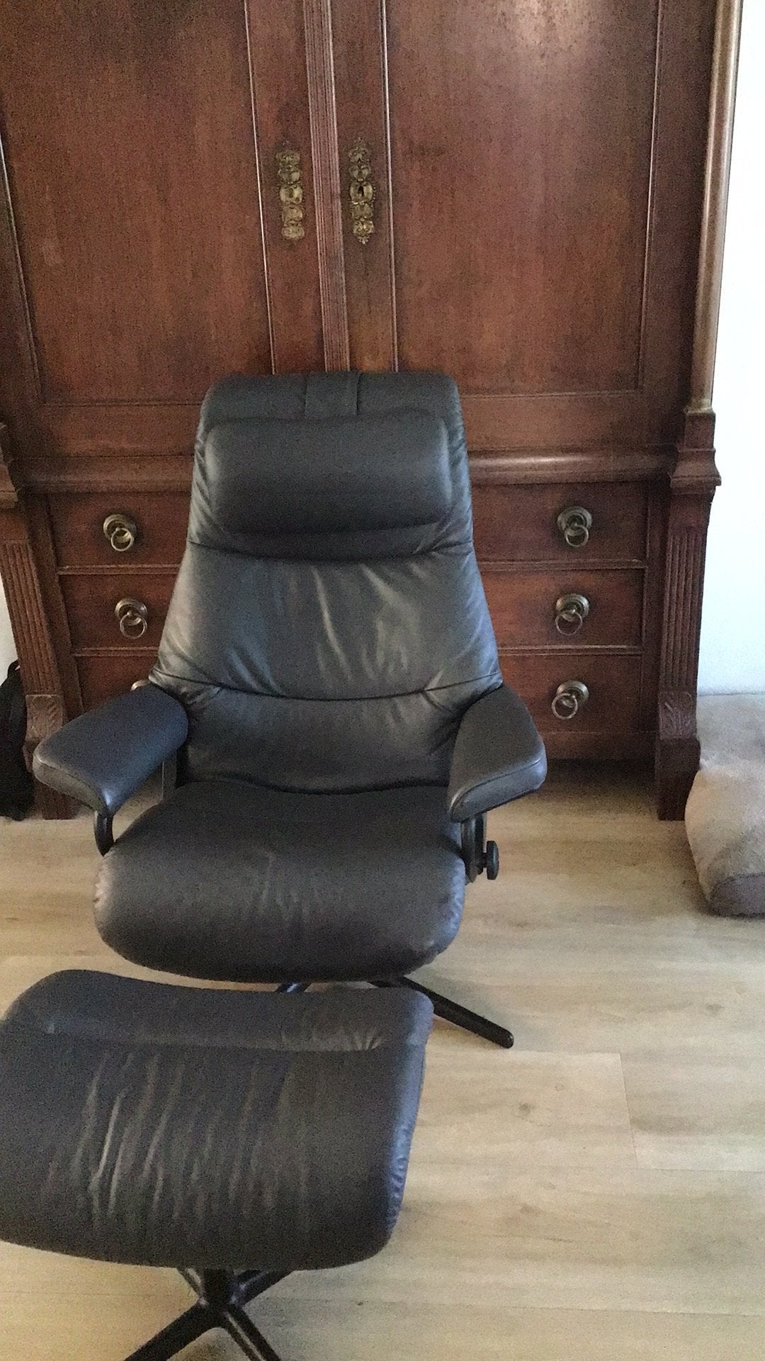 Stressless verstelbare stoel met voetenbank en hoofdsteun, Ophalen, Zo goed als nieuw, Leer