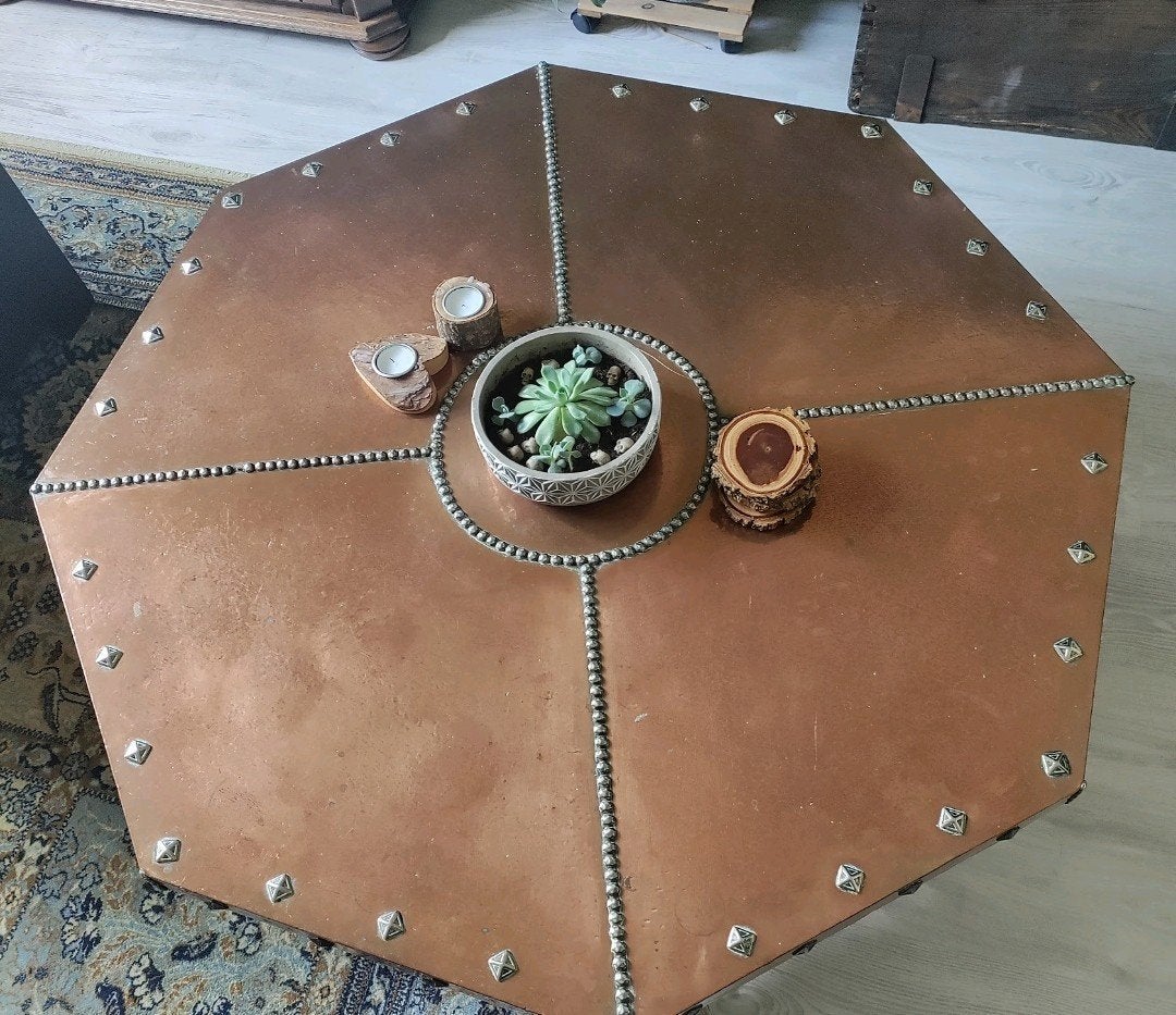 Bijzondere ronde tafel van koper, Ophalen, Gebruikt, Rond, 100 tot 150 cm