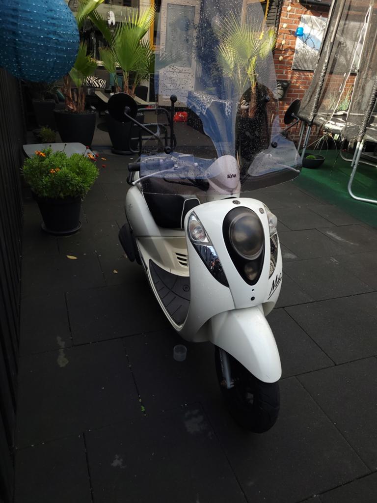 Sym Mio scooter - Wit, Fietsen en Brommers, Scooters | SYM, Ophalen of Verzenden, Gebruikt, Benzine, Mio