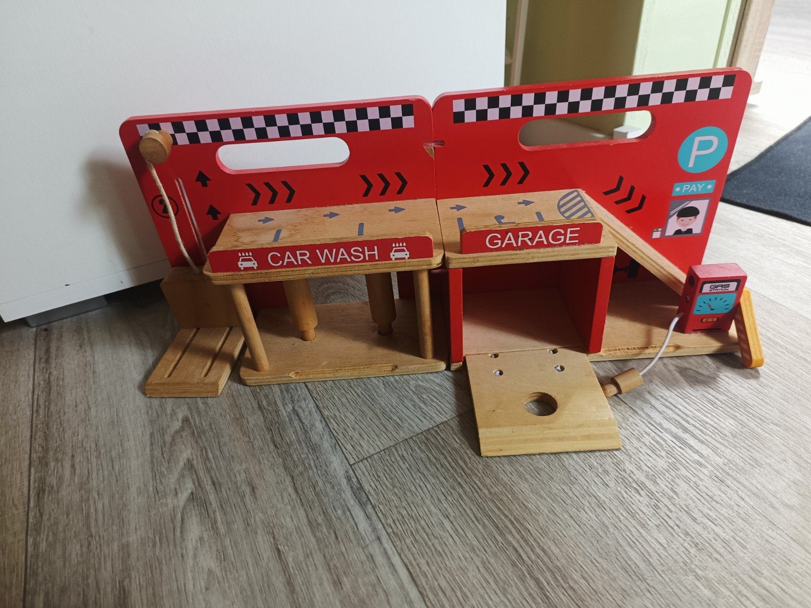 Houten garage met carwash en pomp, Ophalen of Verzenden